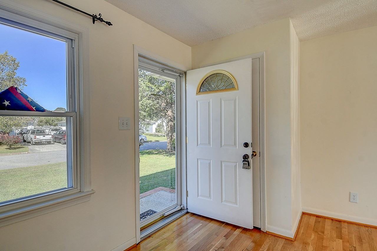 3817 Colonial Pkwy - Photo 6 of 32