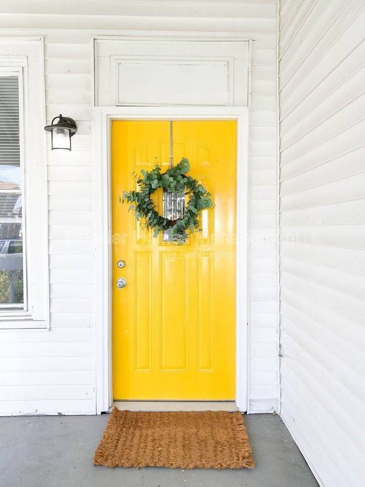 1551 English Ave - Photo 2 of 10