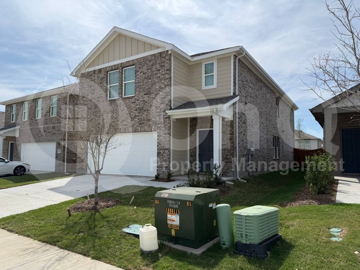 2312 Winthrop Ave - Photo 3 of 10
