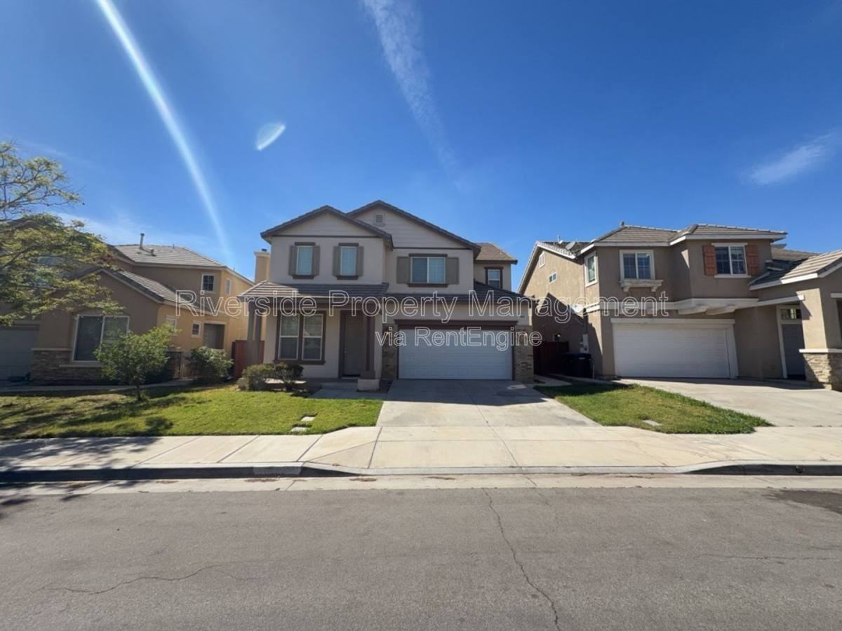 3882 Strand Way - Photo 3 of 10