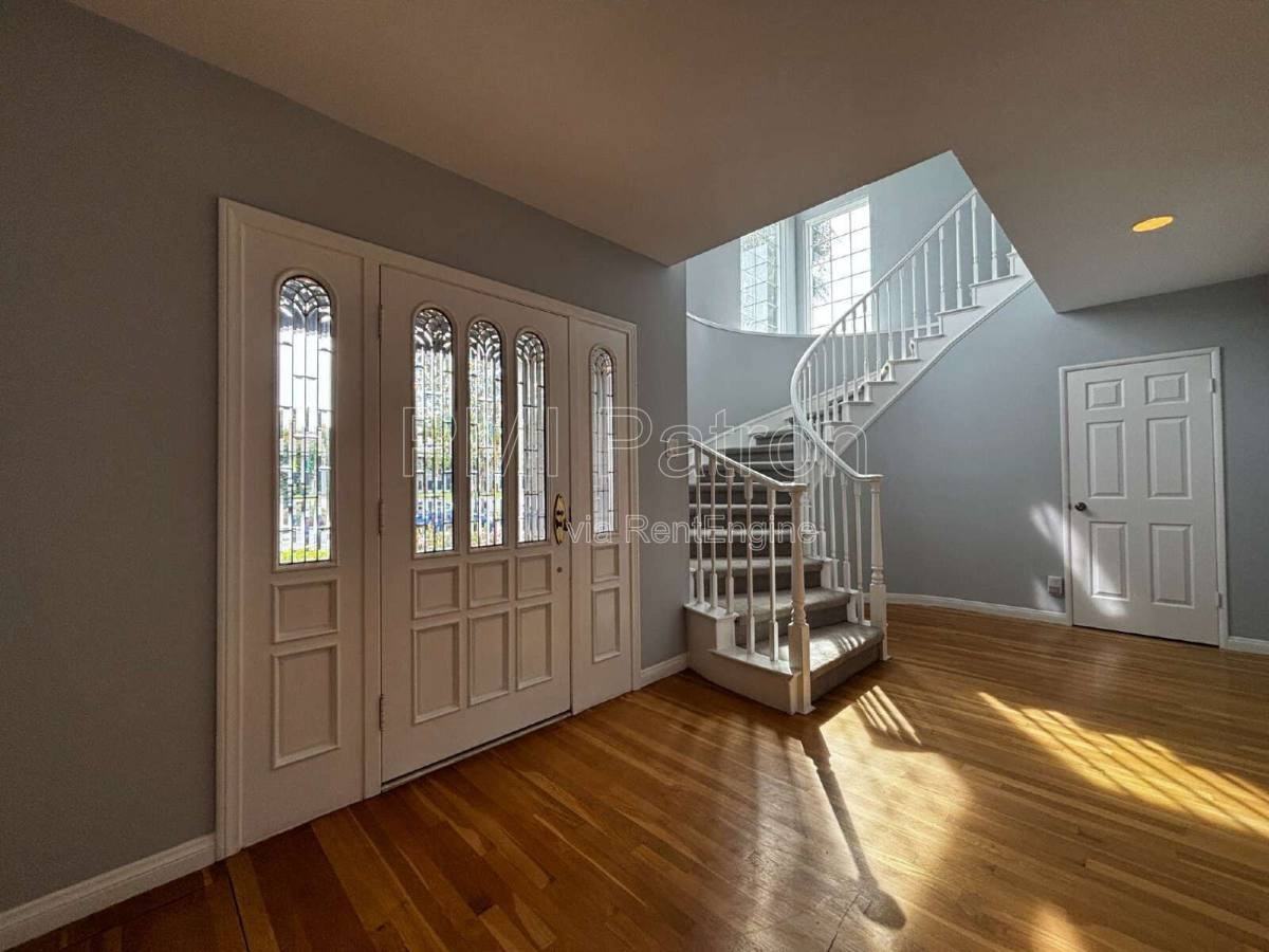 5147 E Los Flores St - Photo 2 of 10