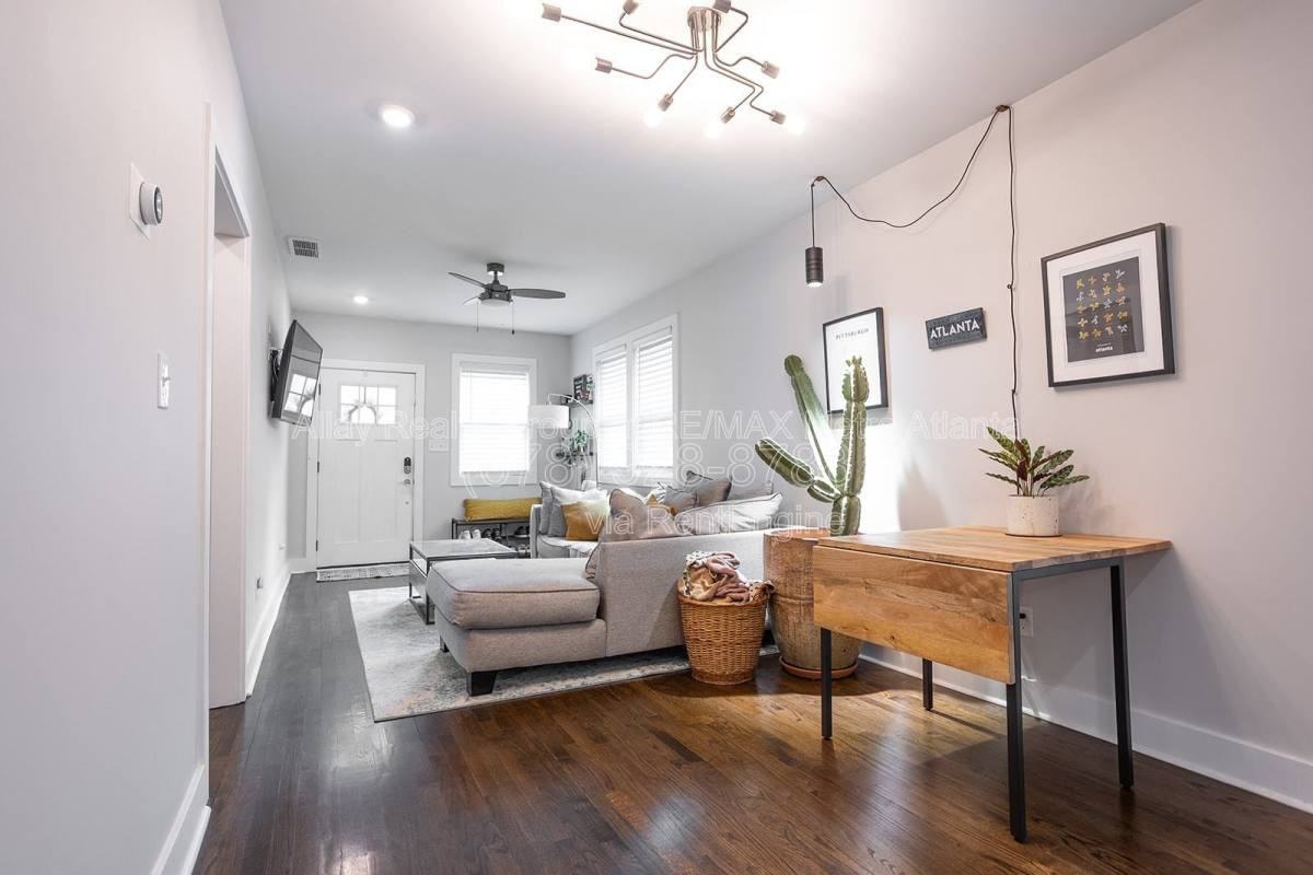 1016 Coleman St Sw - Photo 3 of 10