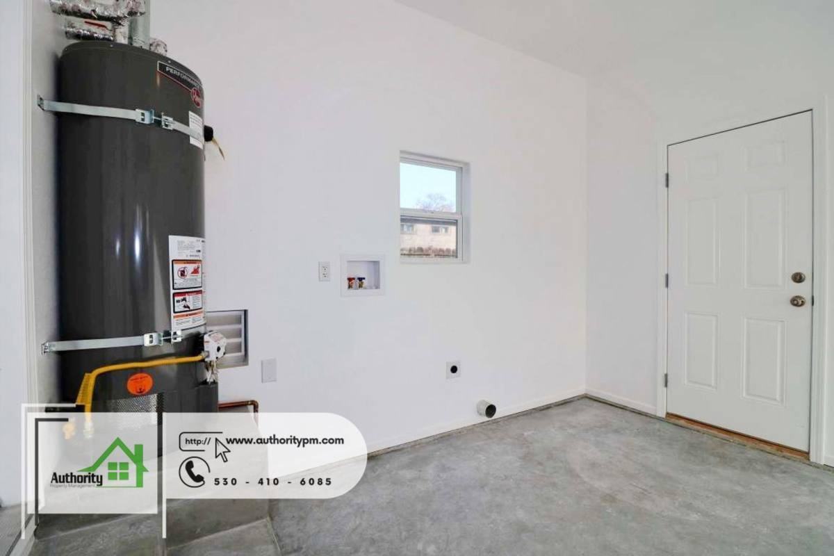 2835 Reservoir Ln - Photo 3 of 10