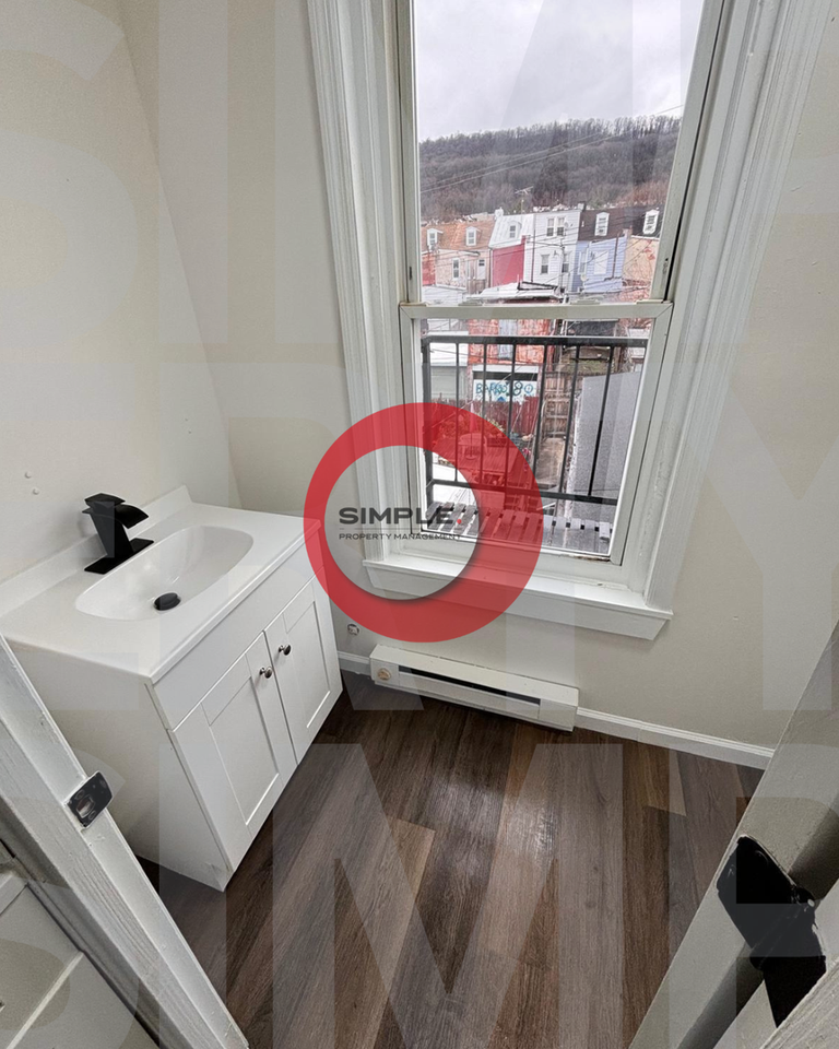 427 N 11th St - Photo 3 of 5