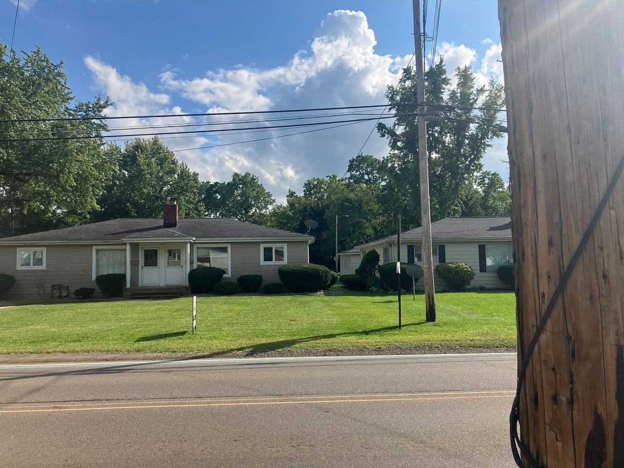 2406 Triplett Blvd - Photo 2 of 15