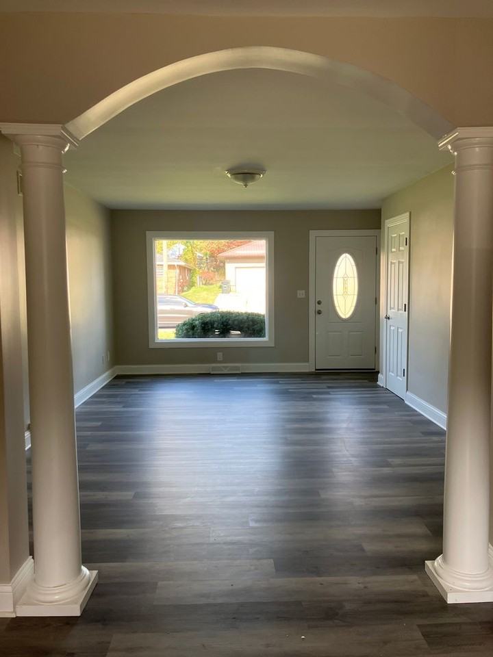 2406 Triplett Blvd - Photo 5 of 15