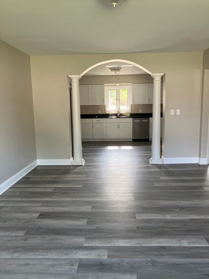 2406 Triplett Blvd - Photo 6 of 15