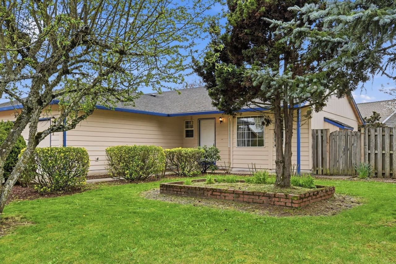 313 S Nectarine St - Photo 2 of 20