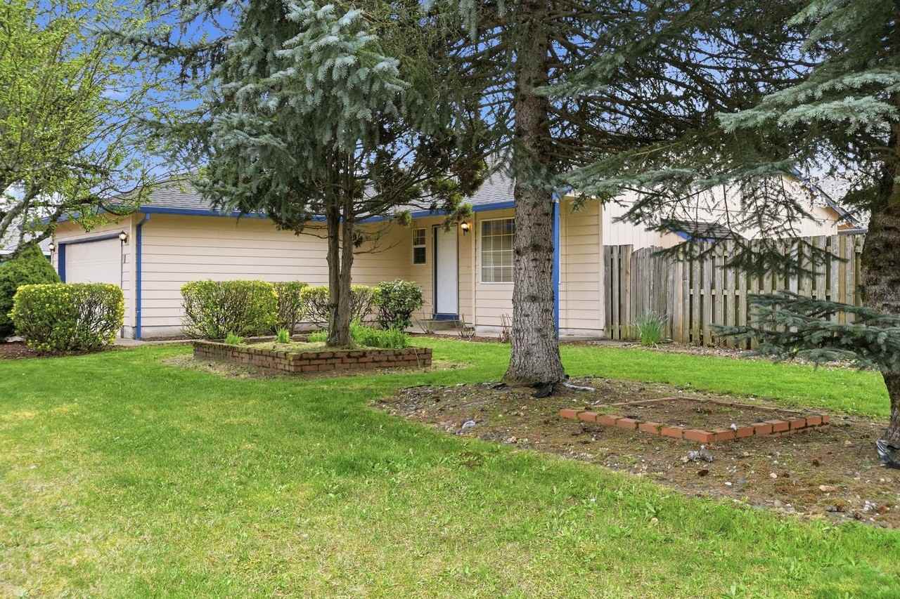 313 S Nectarine St - Photo 3 of 20