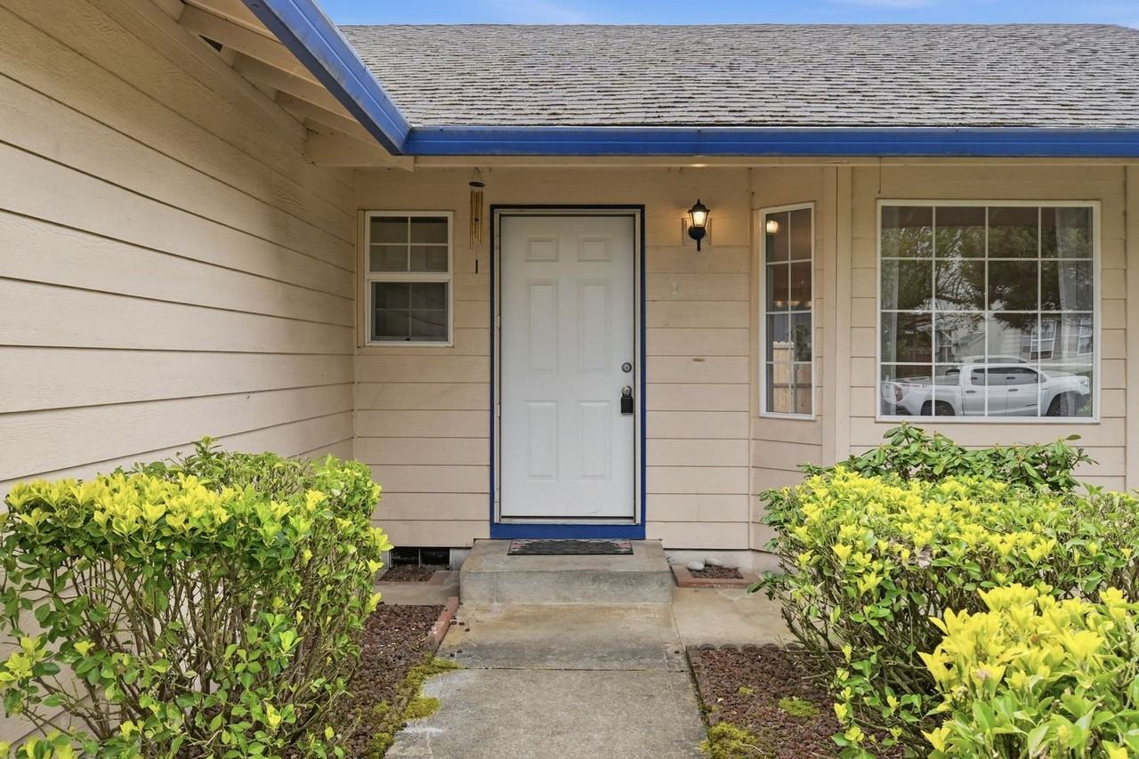 313 S Nectarine St - Photo 4 of 20