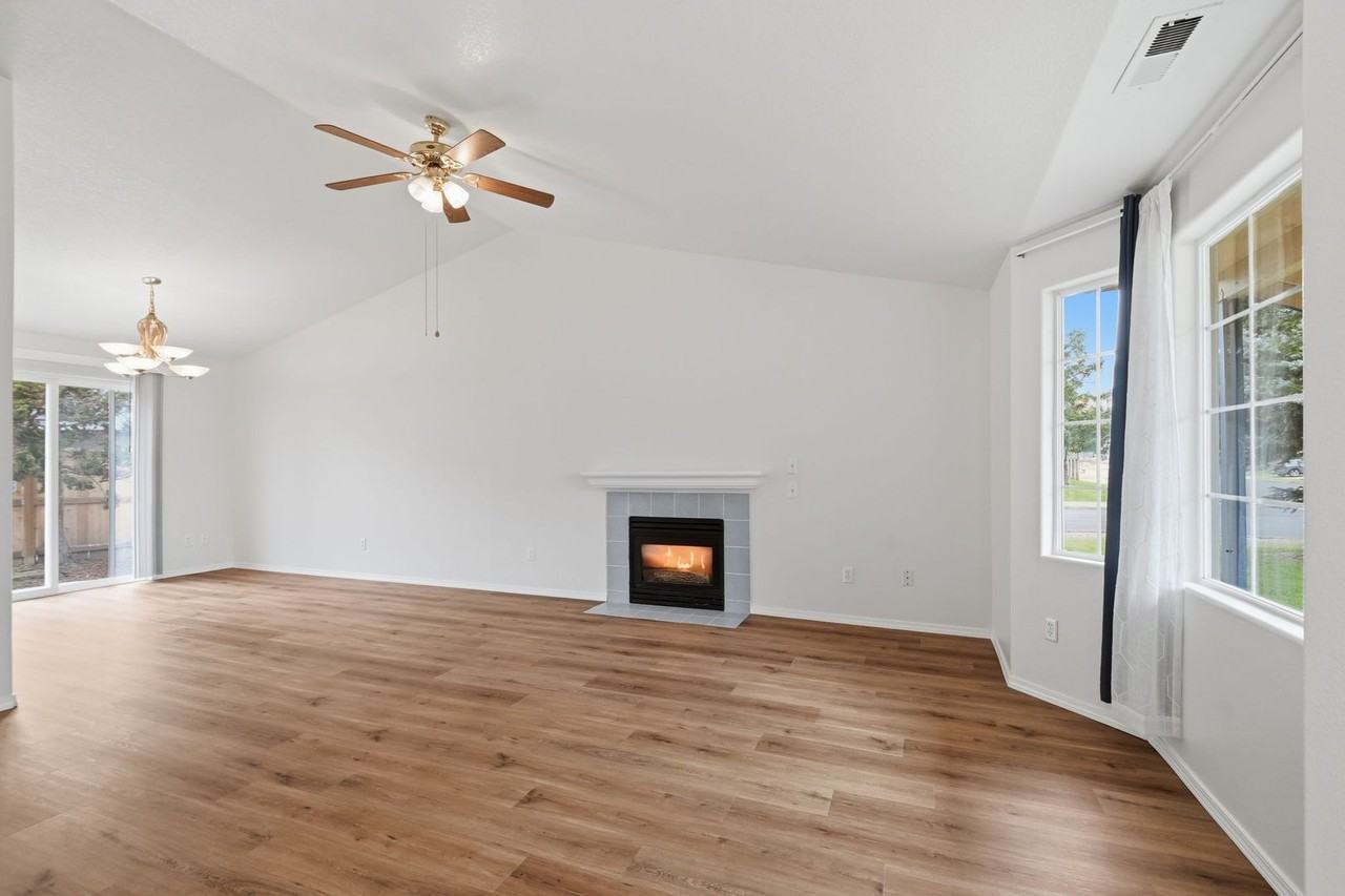 313 S Nectarine St - Photo 7 of 20