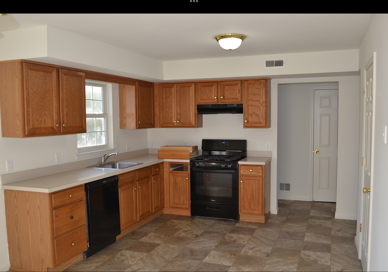 248 Bainbridge Cir - Photo 3 of 15