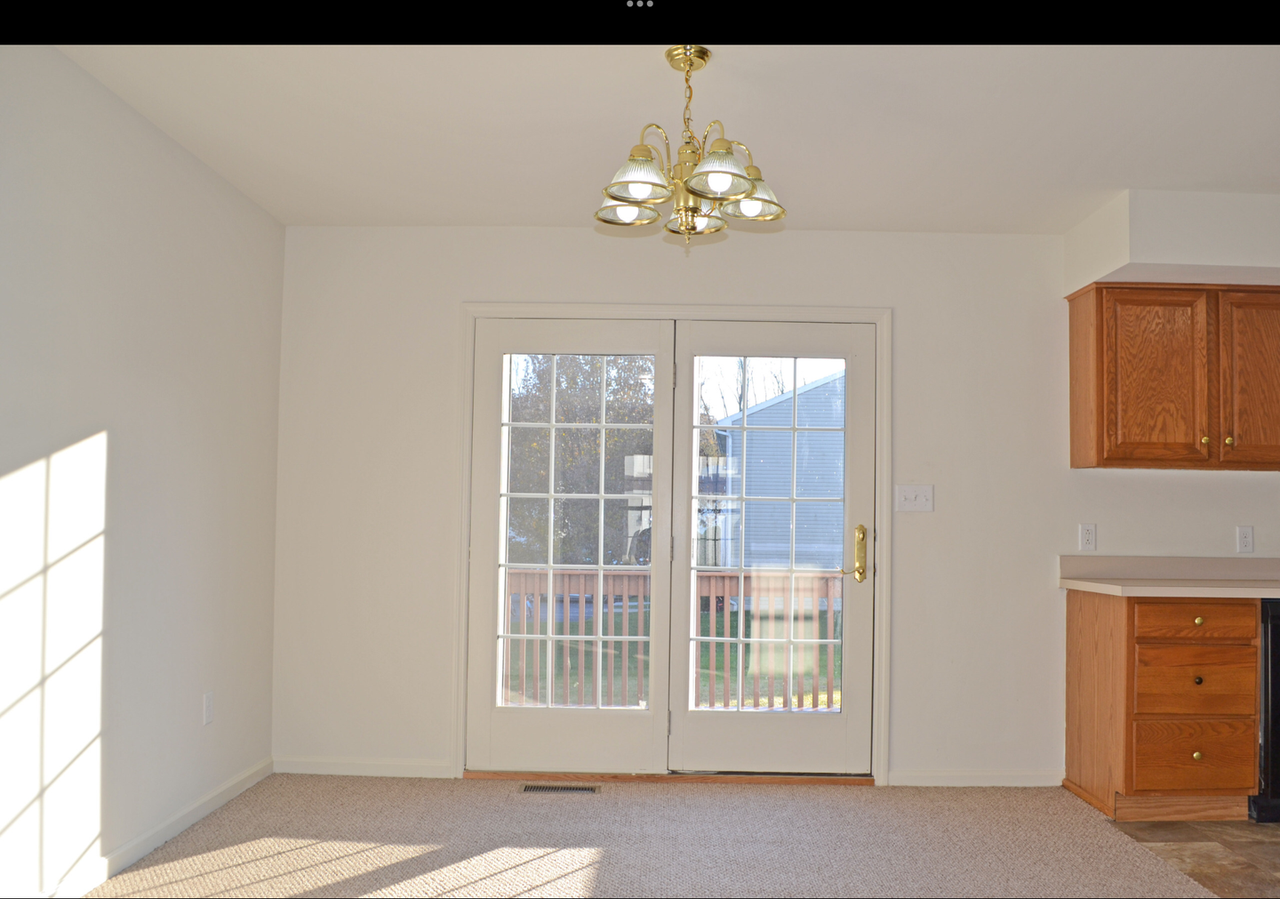 248 Bainbridge Cir - Photo 4 of 15