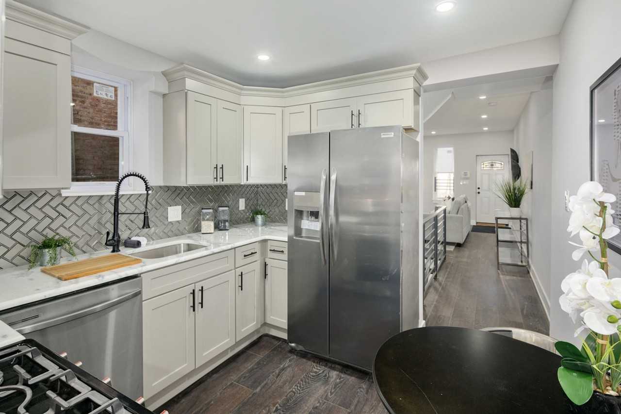 2522 Nicholas St - Photo 2 of 20