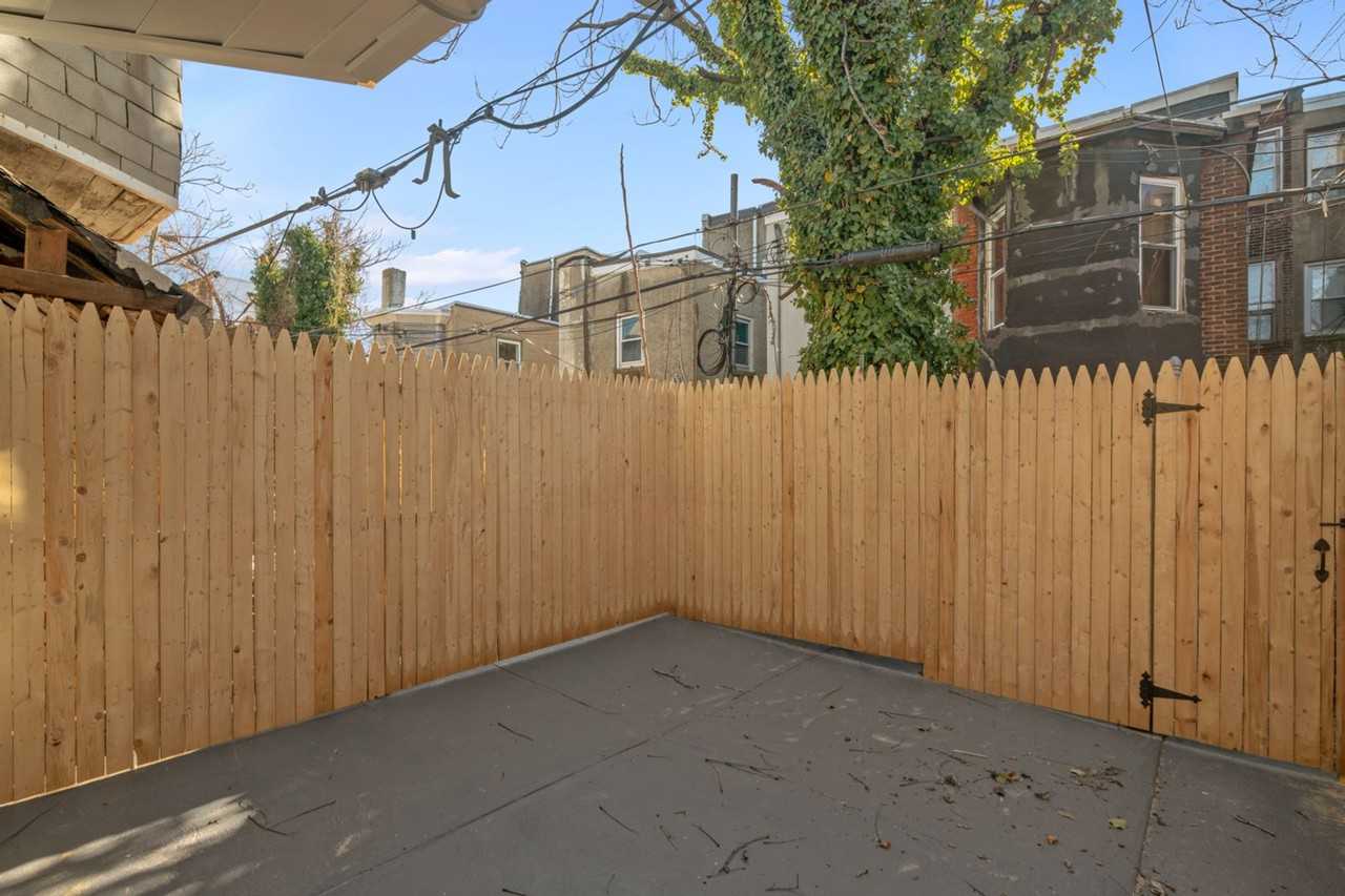 2522 Nicholas St - Photo 3 of 20