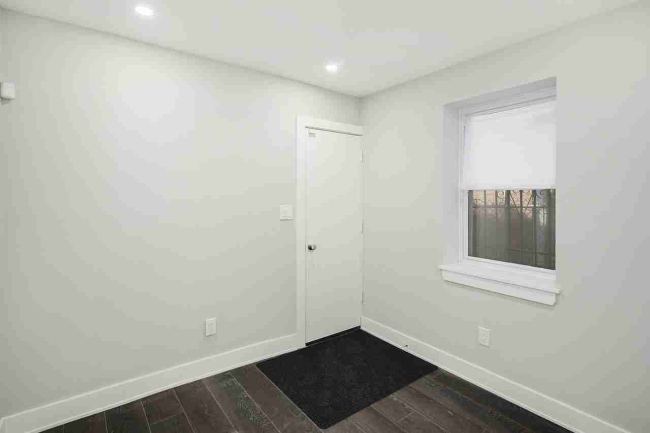 2522 Nicholas St - Photo 6 of 20