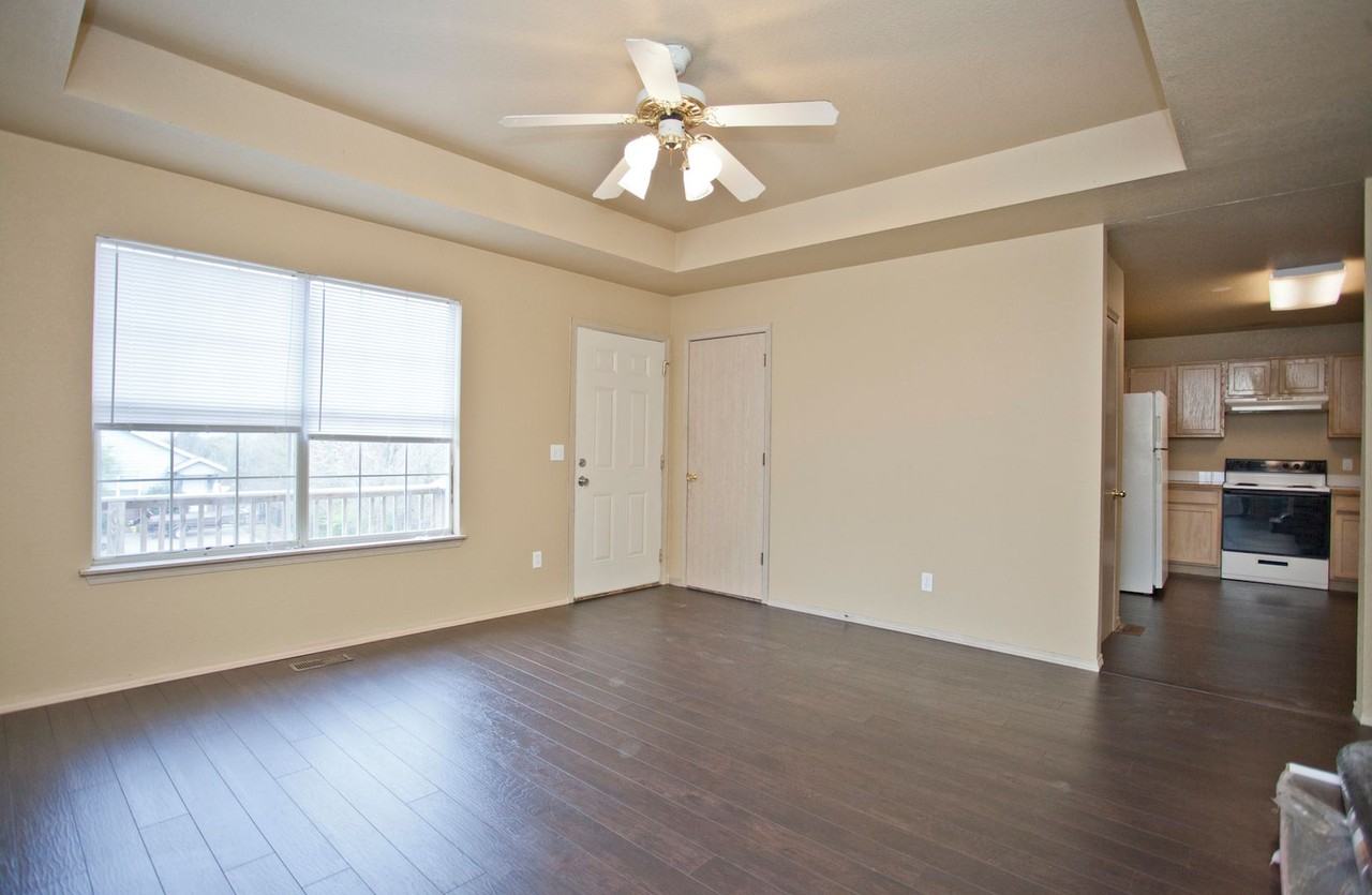 2484 N Brophy Cir - Photo 3 of 18