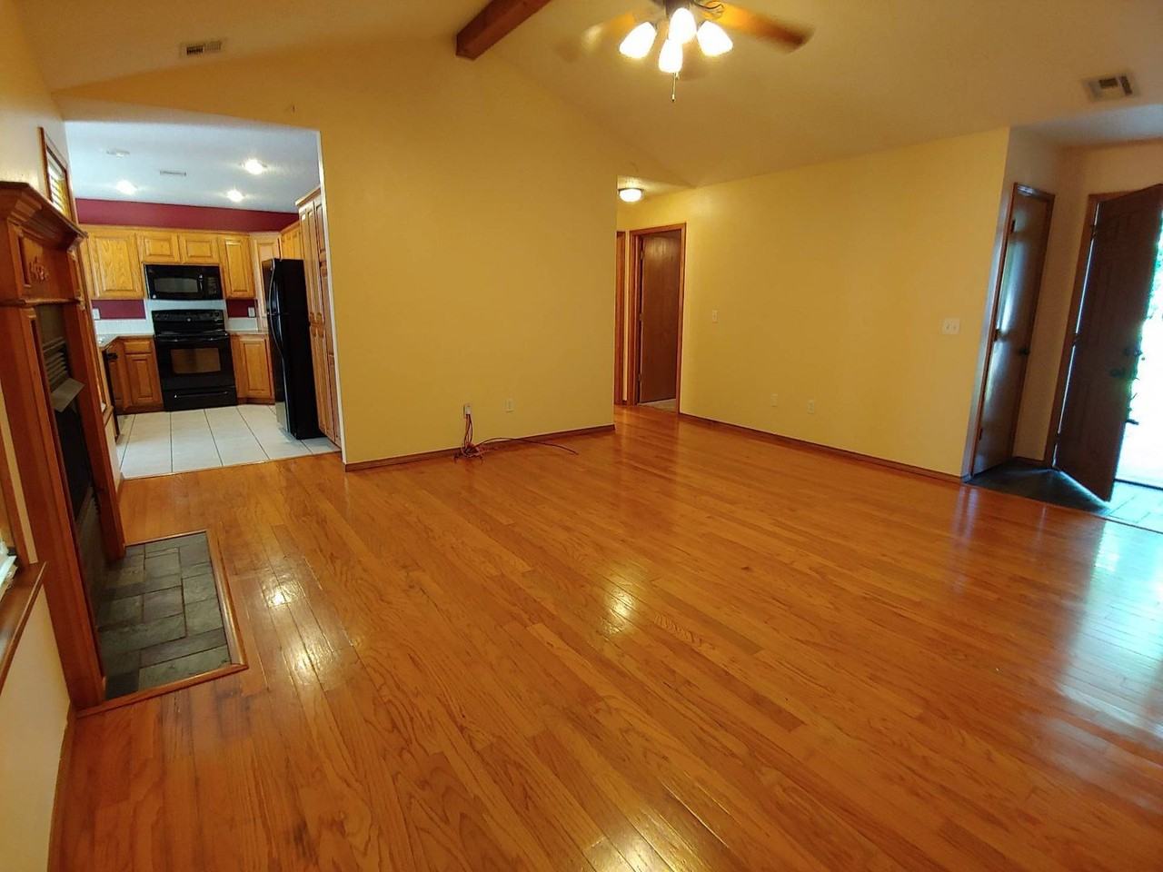 2112 Ford St - Photo 2 of 13