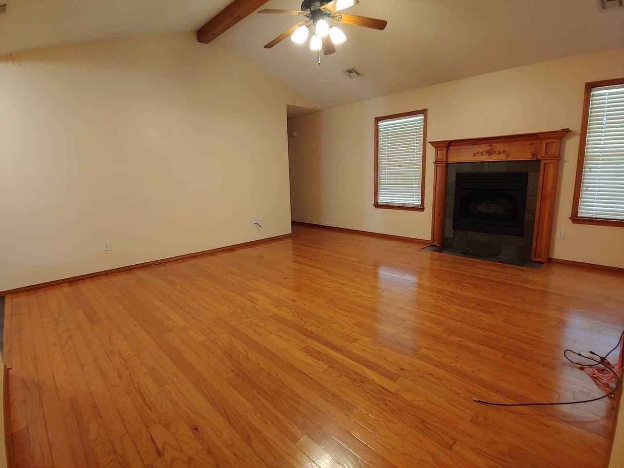 2112 Ford St - Photo 3 of 13