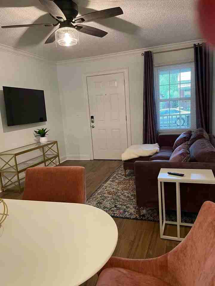 616 E Duffy St - Photo 4 of 13