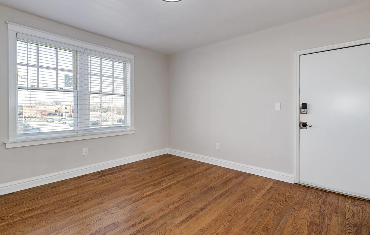 Oakview Apartments - Photo 5 of 10