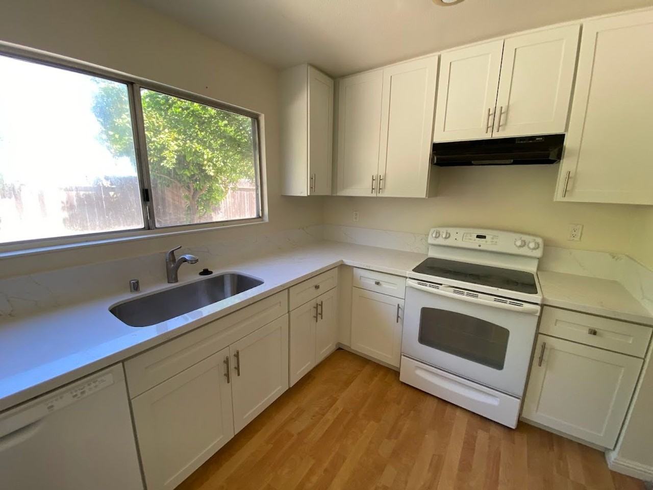 9517 Hollingsworth Way - Photo 4 of 18