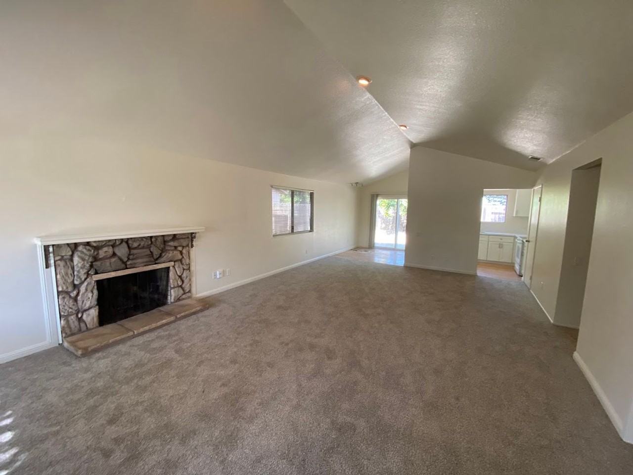 9517 Hollingsworth Way - Photo 6 of 18