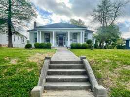 featured image of 828 N Jefferson St