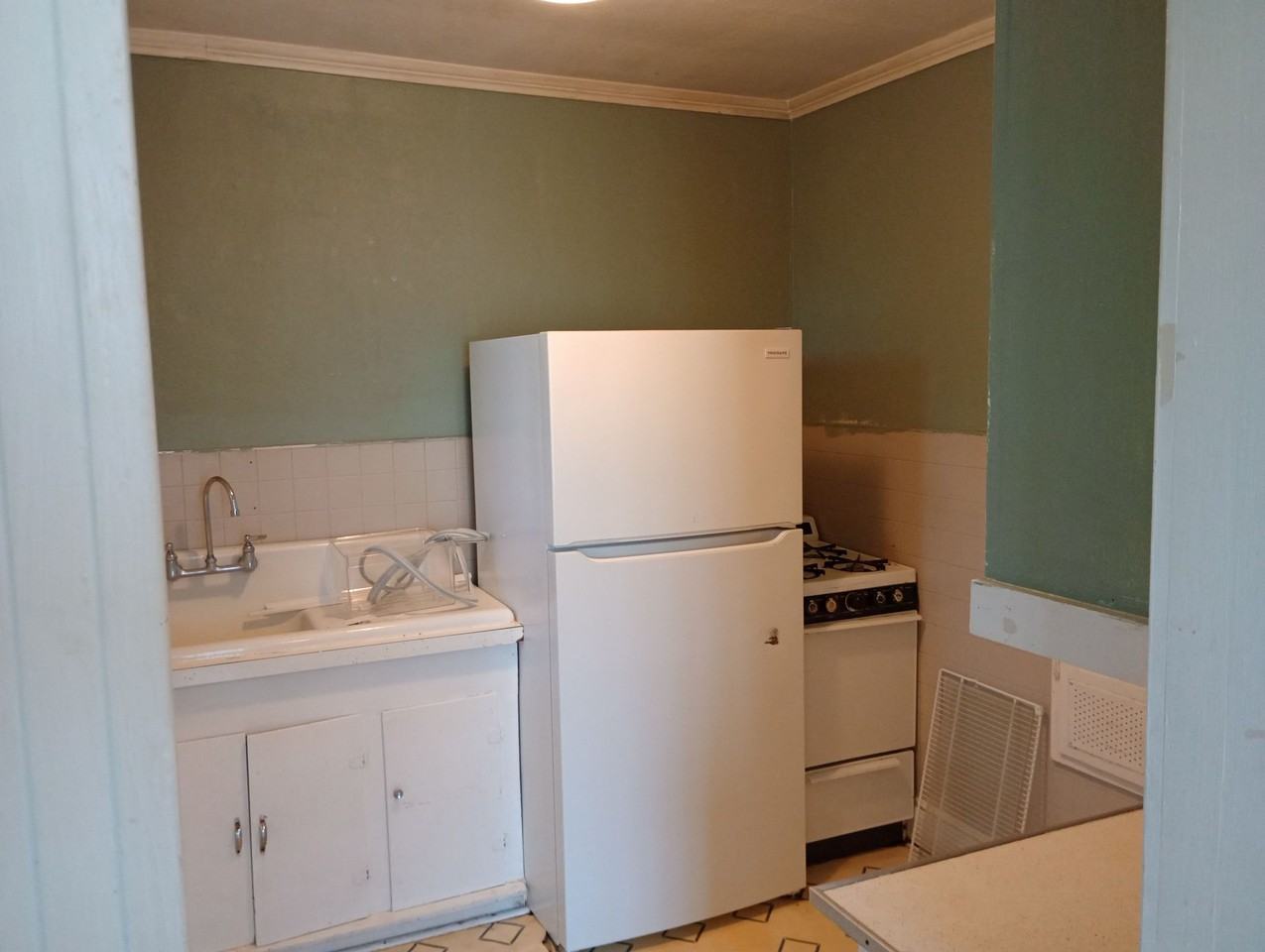 2434 Elliott St - Photo 3 of 15