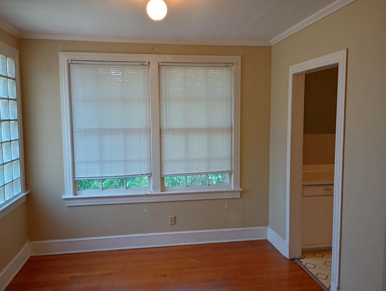 2434 Elliott St - Photo 5 of 15