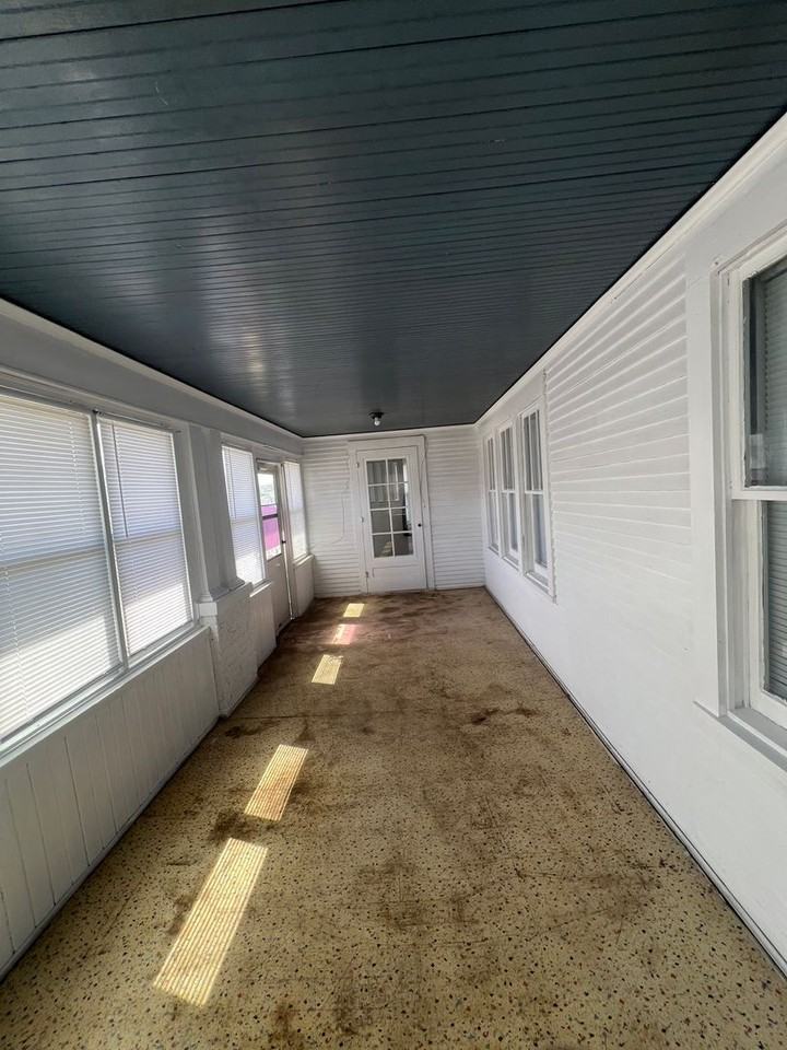 2436 Laurel Ave - Photo 2 of 39