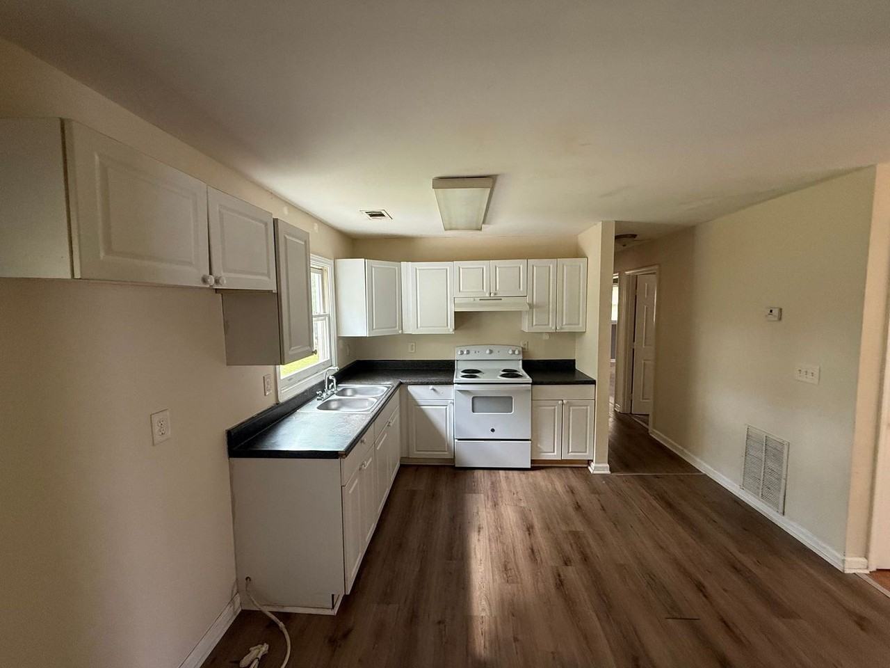 8 Burdette Pl - Photo 5 of 9