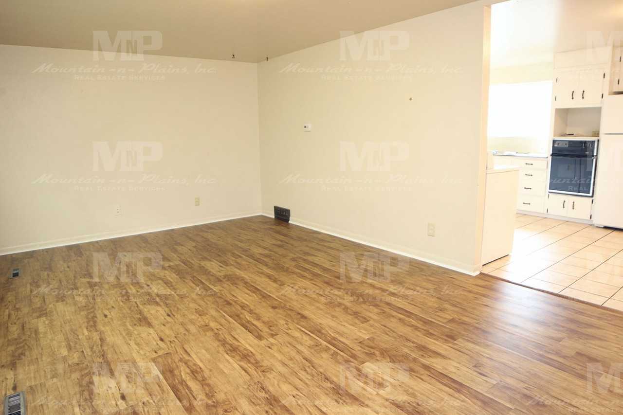 323 W Mulberry St - Photo 2 of 12