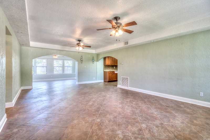 112 Jamestown Dr - Photo 3 of 21