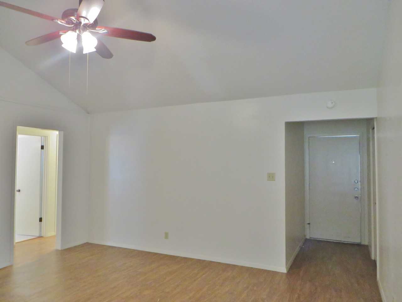 307 Golden Oaks Dr - Photo 5 of 20