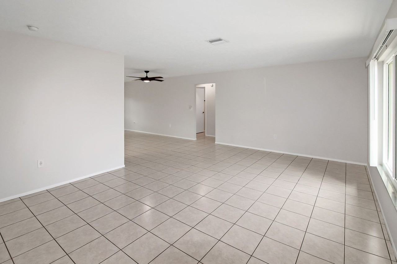 145 Hourglass Dr - Photo 2 of 16