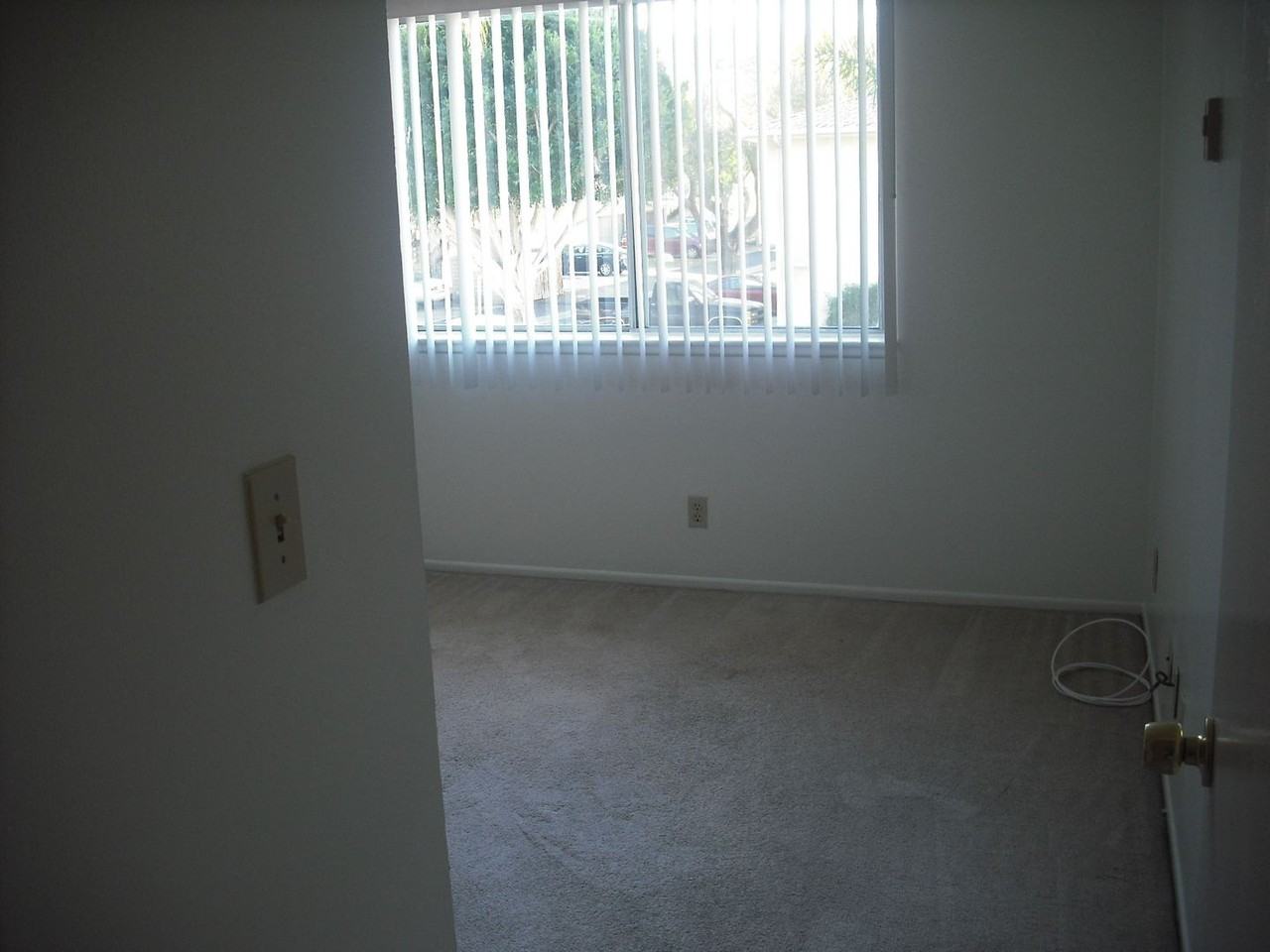 2600 Victoria Ave - Photo 7 of 11