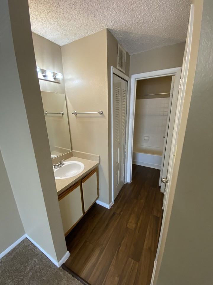 232 Afton Sq #204 - Photo 6 of 11