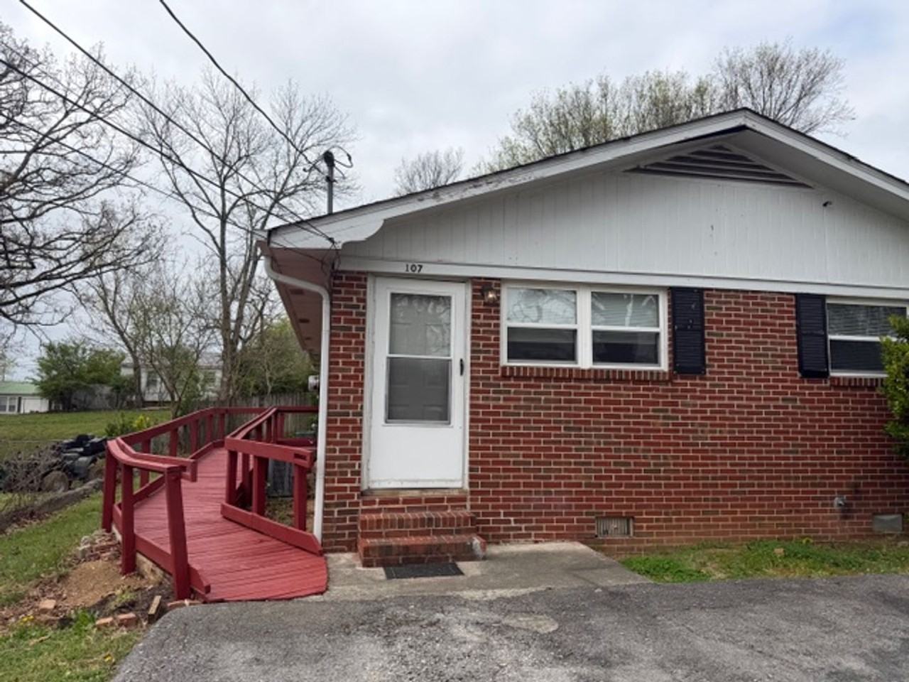 107 Jackson St Nw - Photo 2 of 11