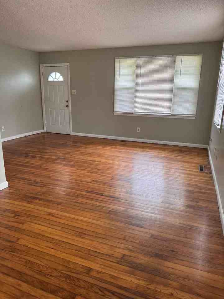 503 Henderson Dr - Photo 3 of 12