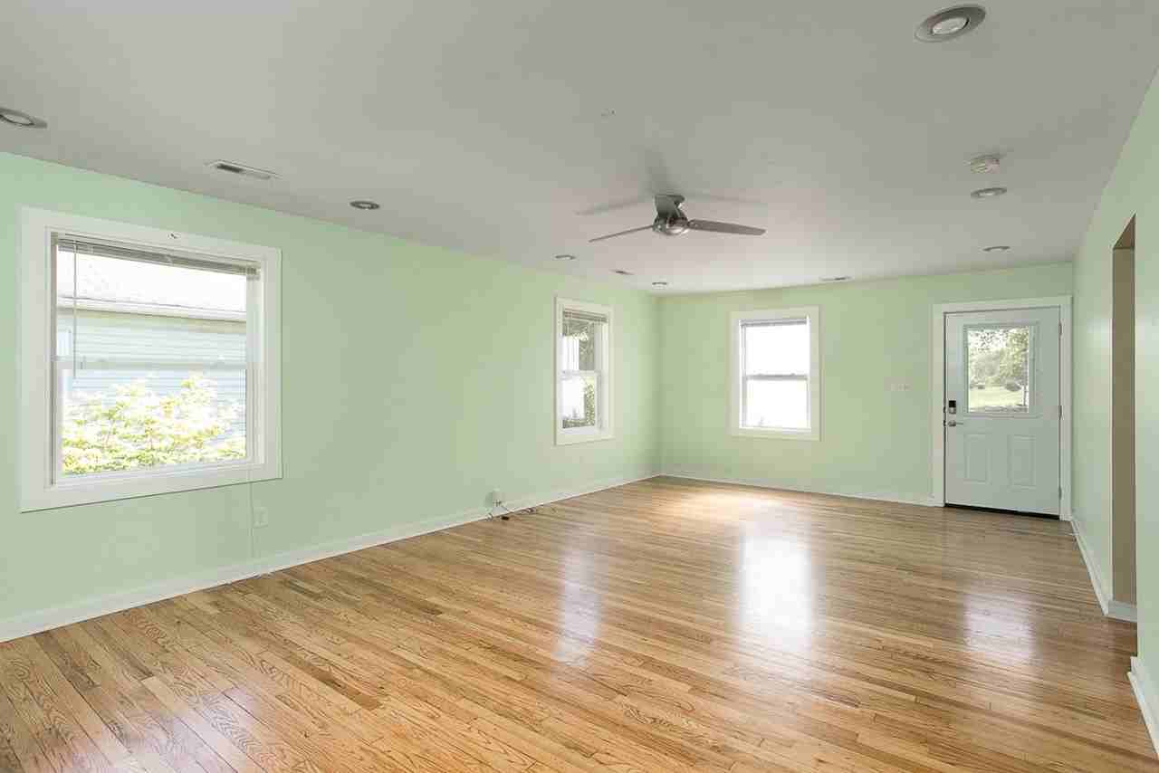 808 Kent St - Photo 3 of 27