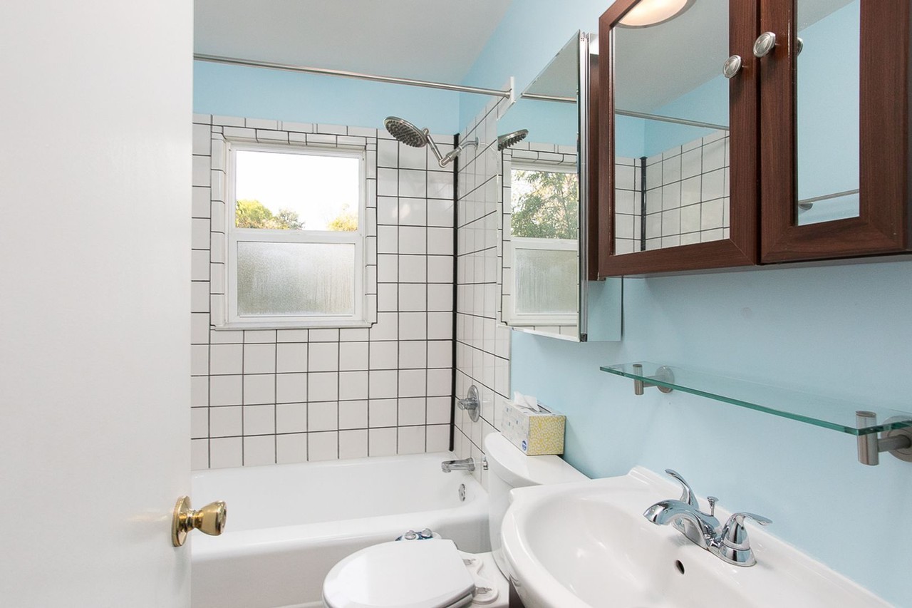 808 Kent St - Photo 7 of 27