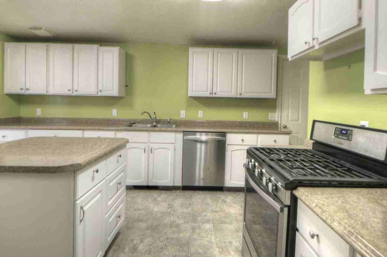 275 Robinson Ave - Photo 5 of 23