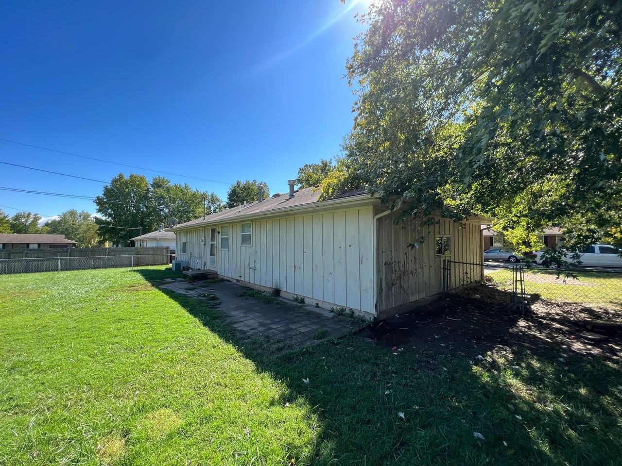 114 N Kyle Ave - Photo 3 of 17