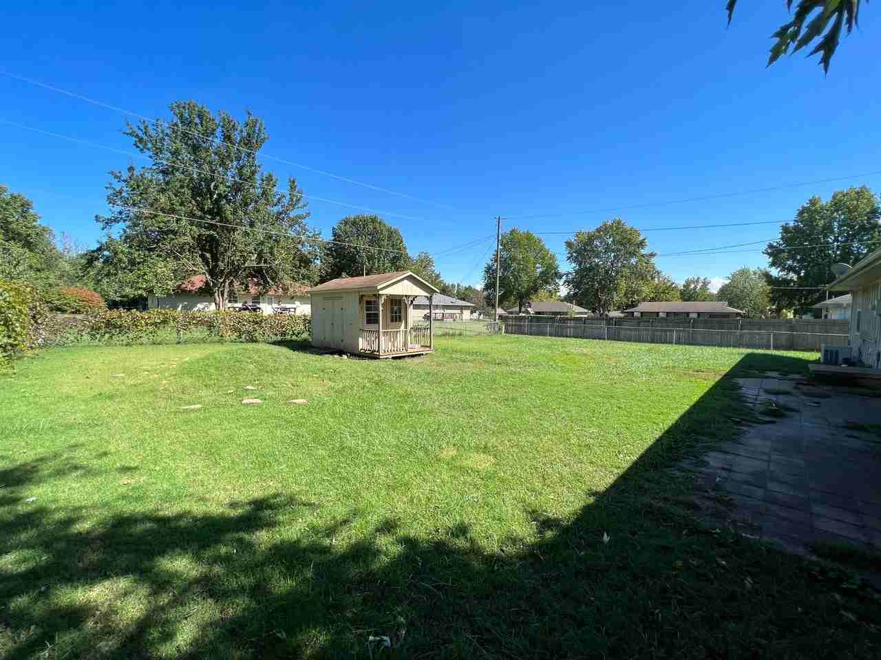 114 N Kyle Ave - Photo 4 of 17