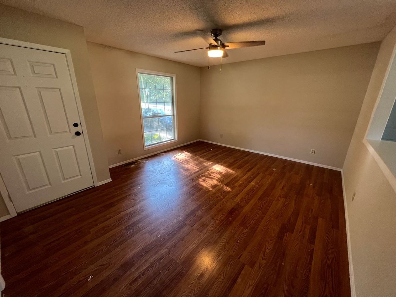 114 N Kyle Ave - Photo 5 of 17