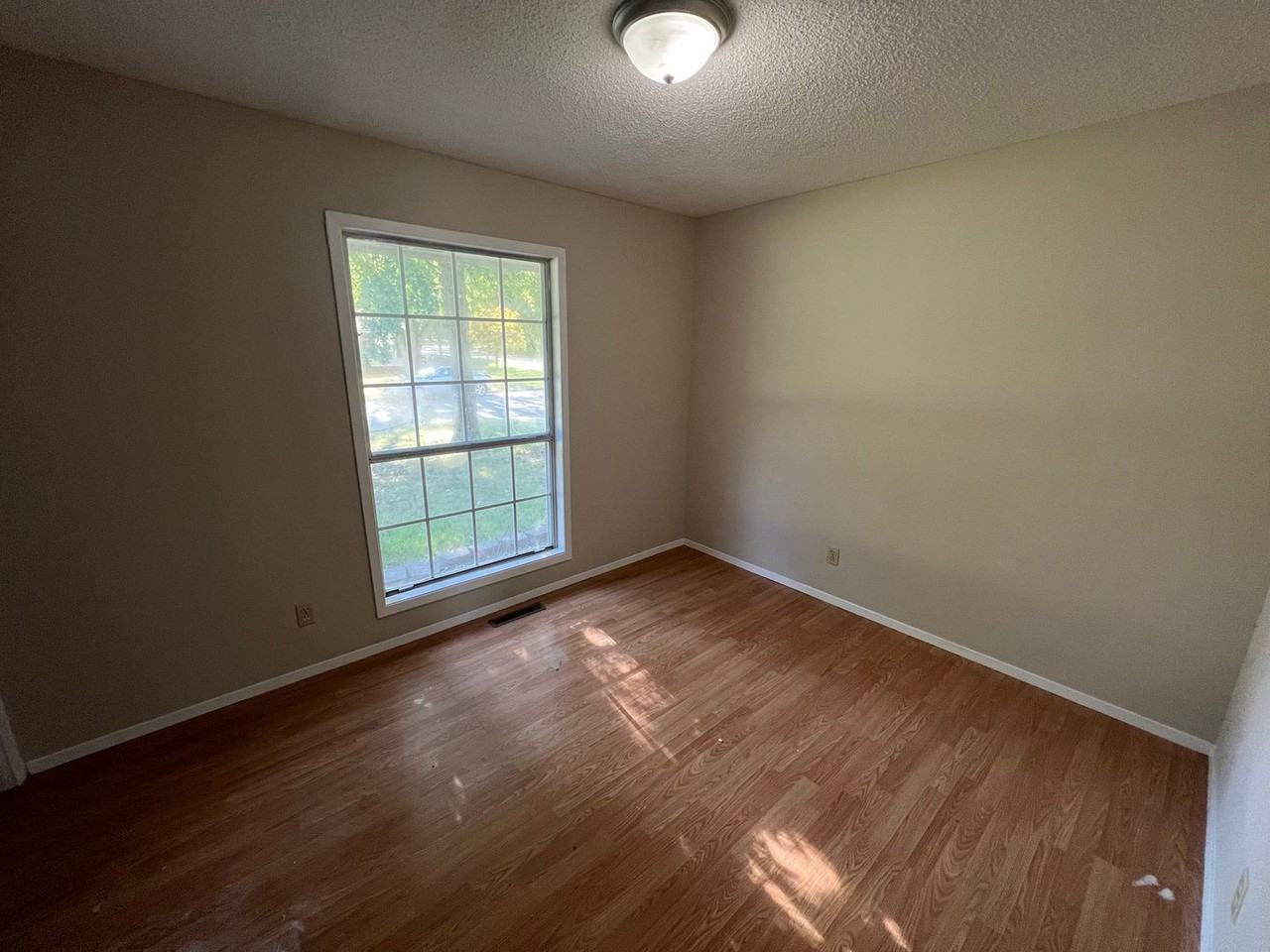 114 N Kyle Ave - Photo 7 of 17