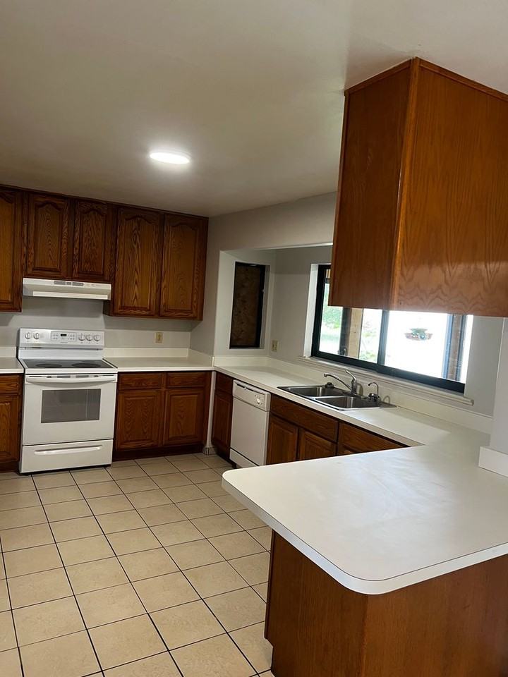 817 Sw Nichols Ter - Photo 7 of 30