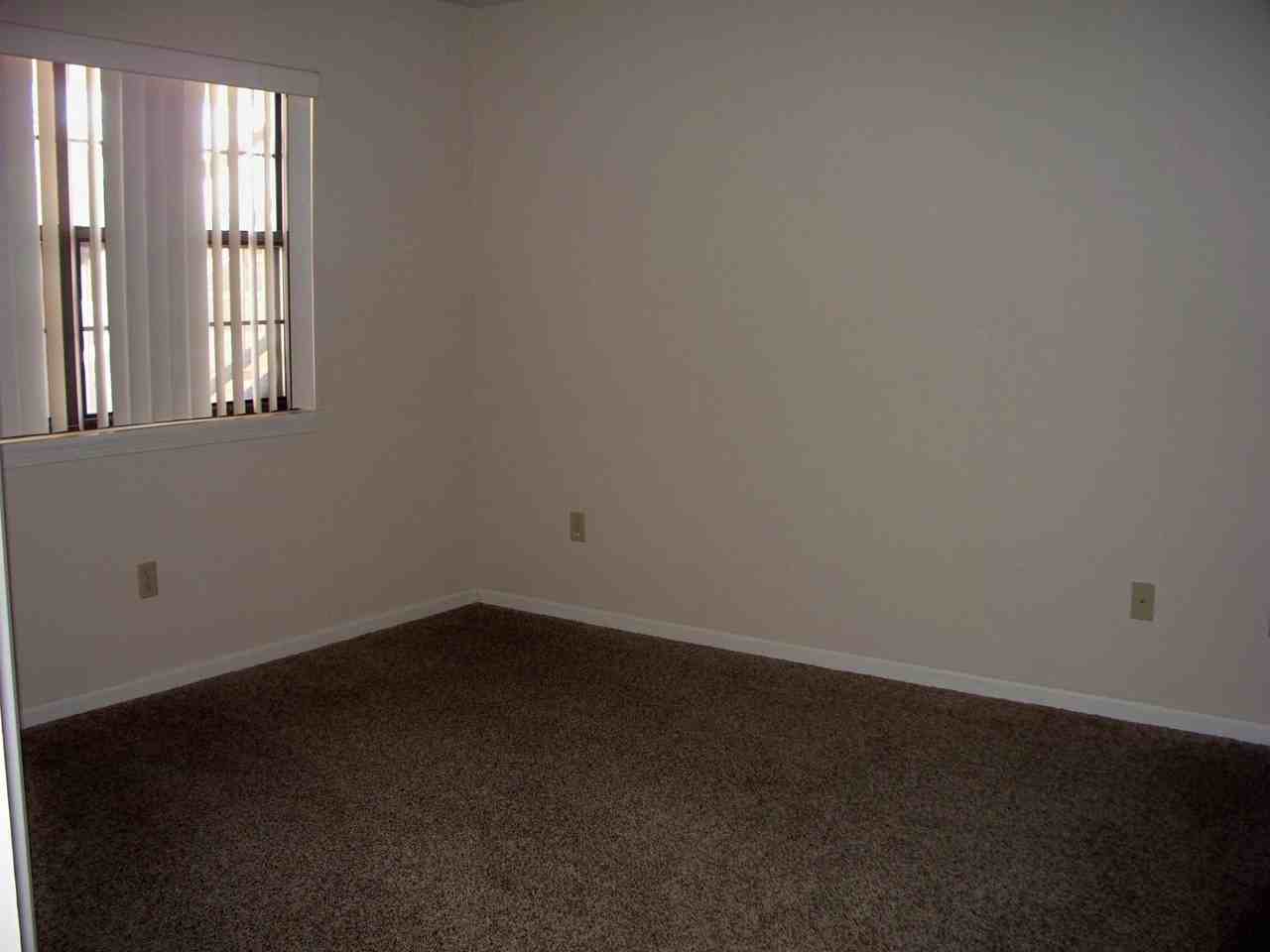 350 S Wildwood Dr #12 - Photo 3 of 11