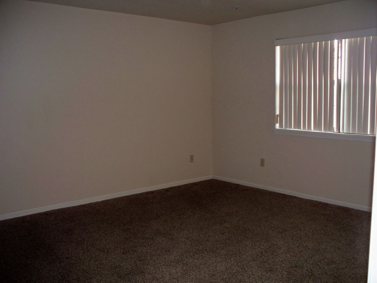 350 S Wildwood Dr #12 - Photo 4 of 11